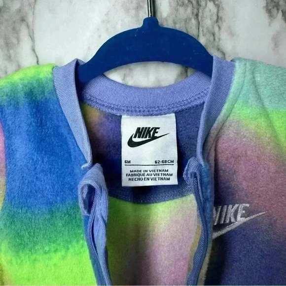 NWT Nike Baby Girl Tie Dye Footed Sleeper 6 Months Zipper, Purple, Green, FLEECE - Picture 3 of 5